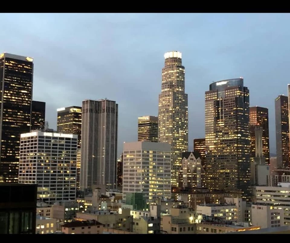 Modern Hollywood Apt with Pool Spa & Great Views Apartment in Hollywood