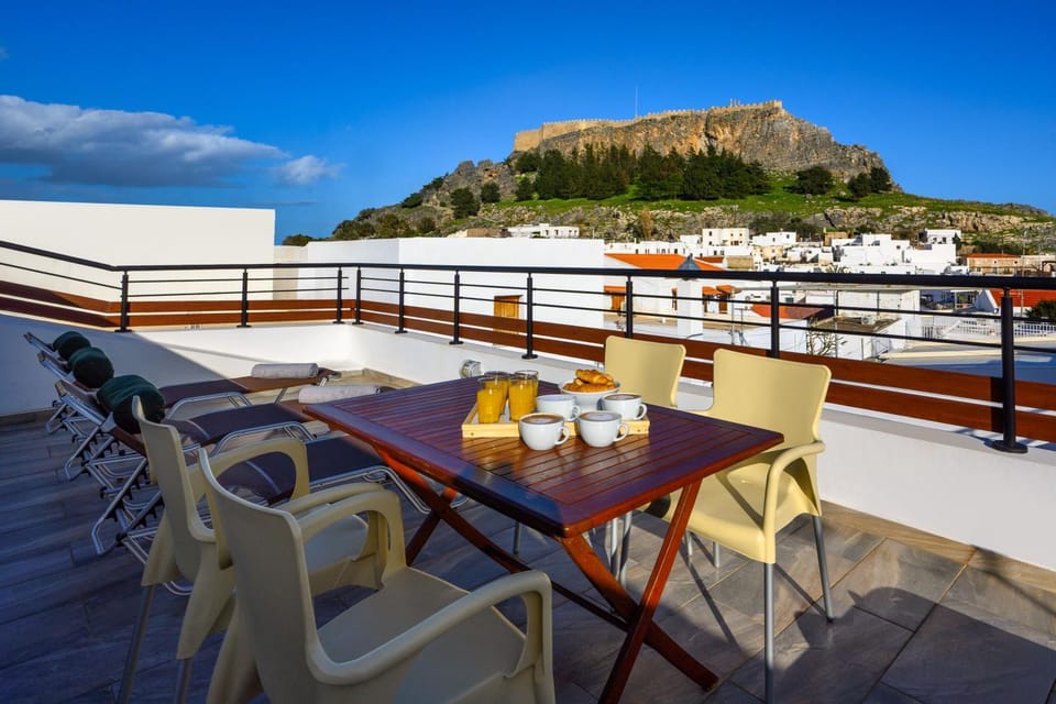 View (from property/room), Living room, Seating area, Dining area, Mountain view, Sea view