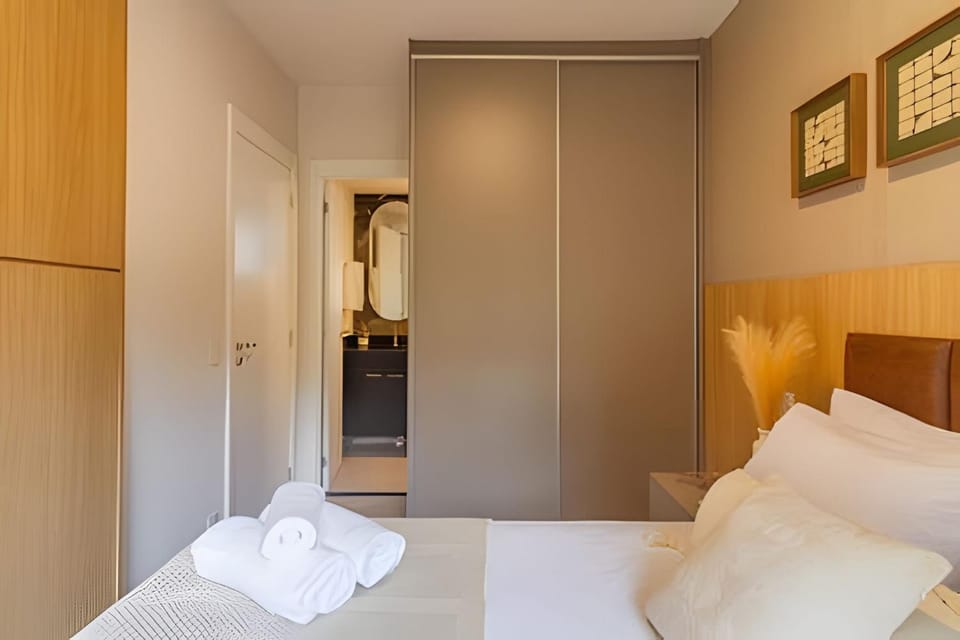 Photo of the whole room, Bedroom