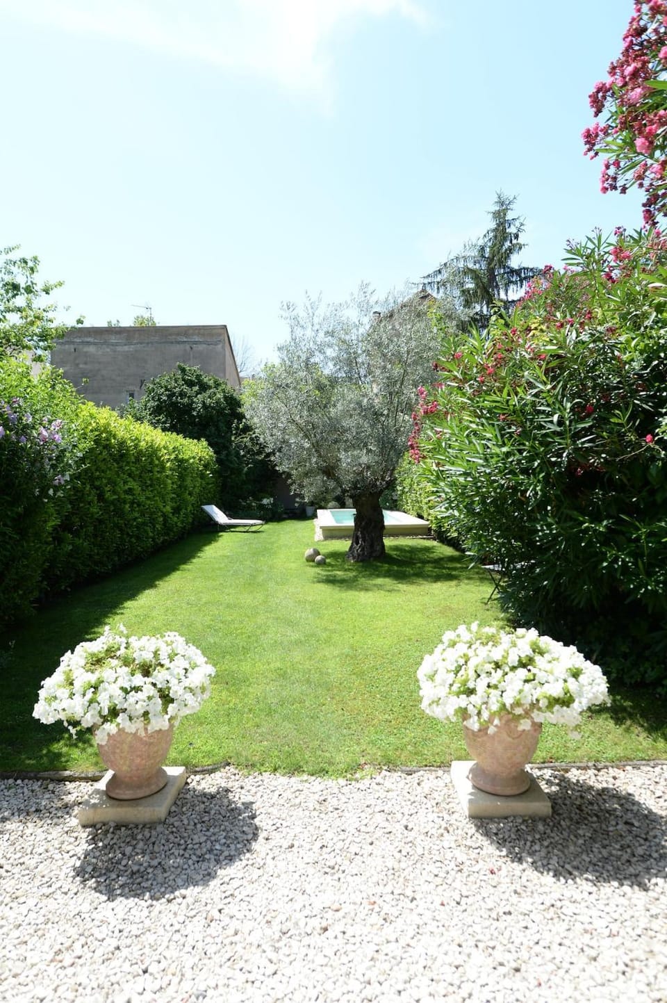 Charmante maison de ville avec jardin et piscine Avignon Villa in Graveson