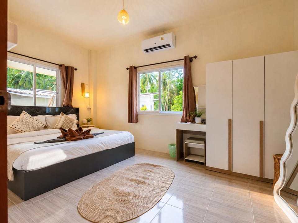 Bed, Photo of the whole room, Bedroom, wardrobe, air conditioner