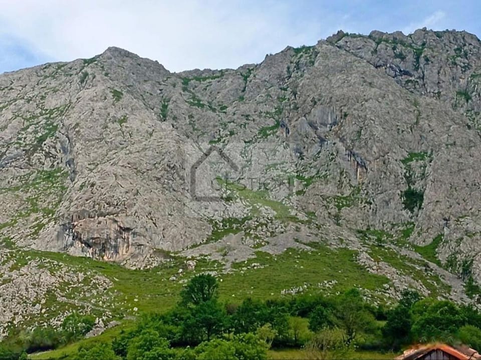Nearby landmark, Day, Natural landscape, Mountain view