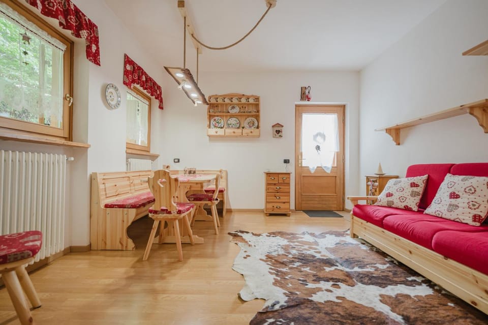 Kitchen or kitchenette, Living room, Photo of the whole room, Seating area, Dining area