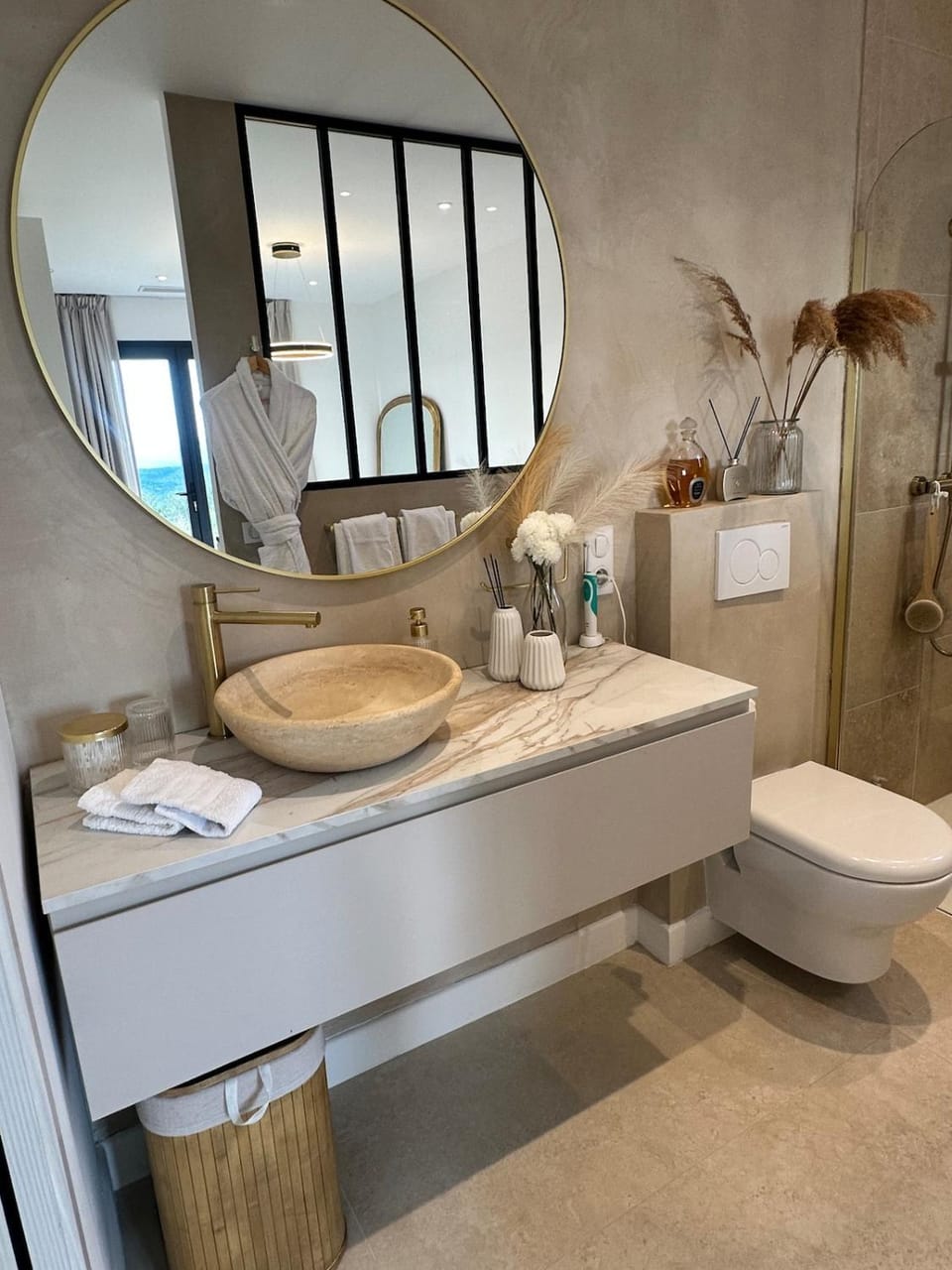Toilet, Bathroom, towels