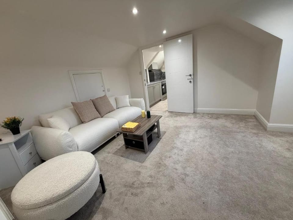 Stylish Luxury 1-Bed Flat , 3 mins walk to East Finchley Station, N2 Apartment in London