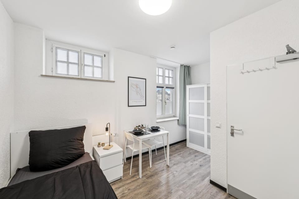 Bed, Photo of the whole room, Seating area, Bedroom