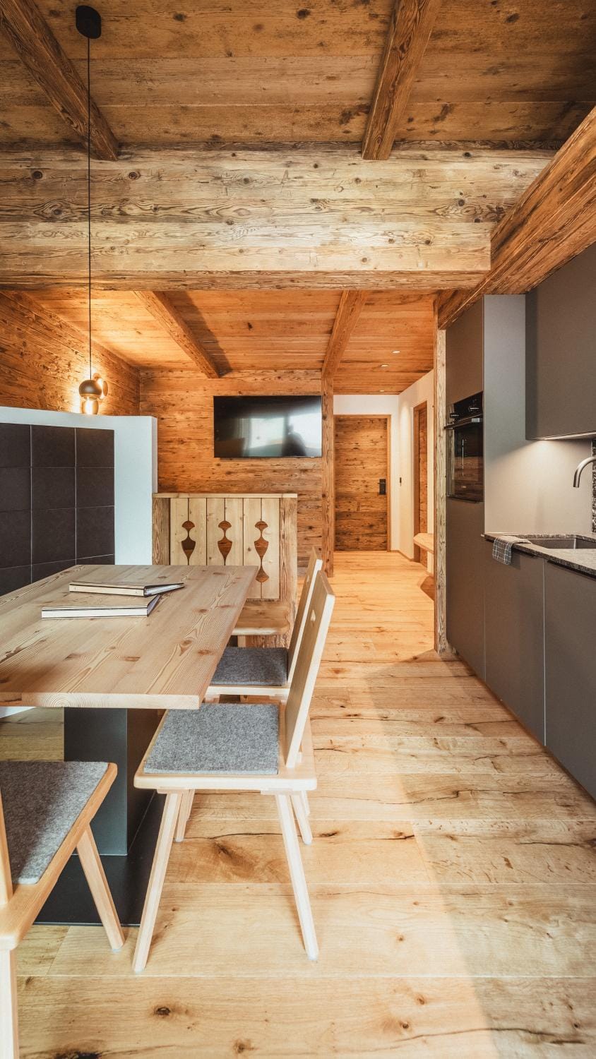 Kitchen or kitchenette, Seating area, Dining area