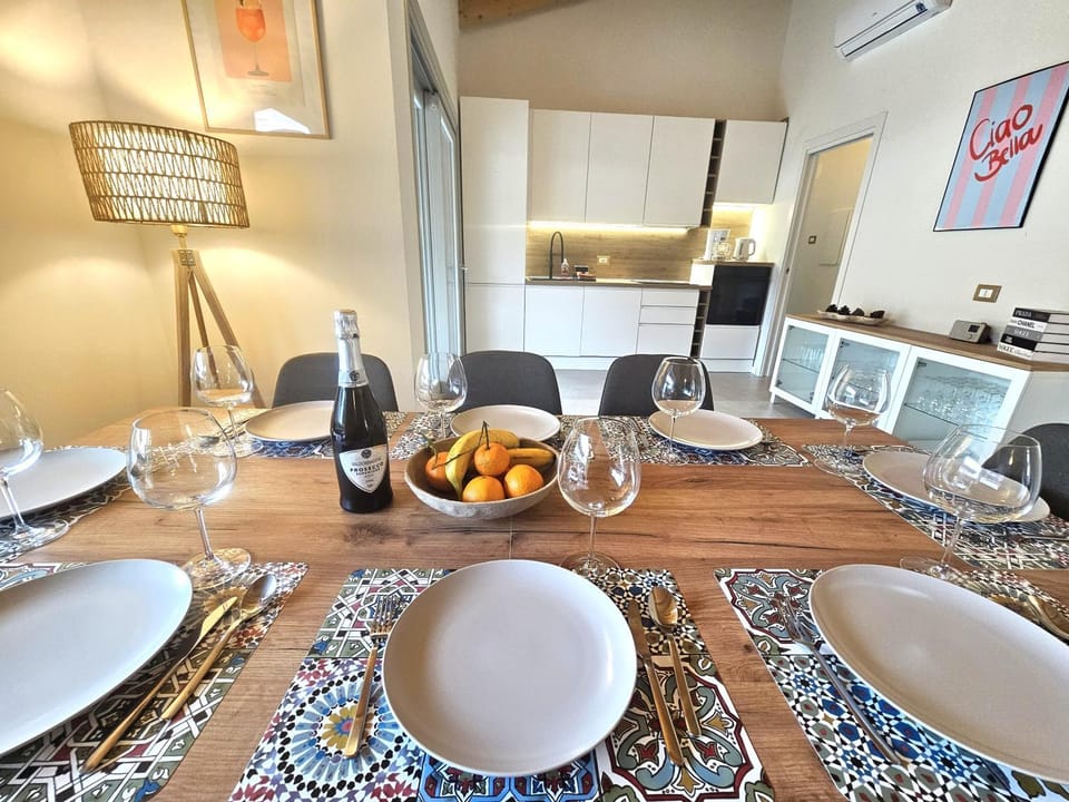 Dining area, kitchen