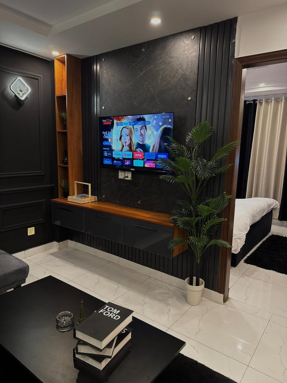 Communal lounge/ TV room