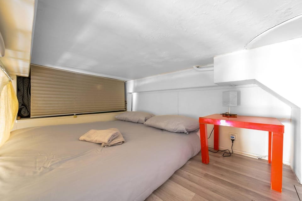 LX196 Studio mezzanine balcon Tram plage à pied Apartment in Nice
