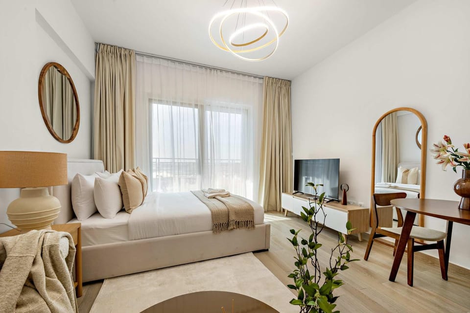 Silkhaus Vacation Homes Chic Studio Stay Near Ferrari World Apartment in Abu Dhabi