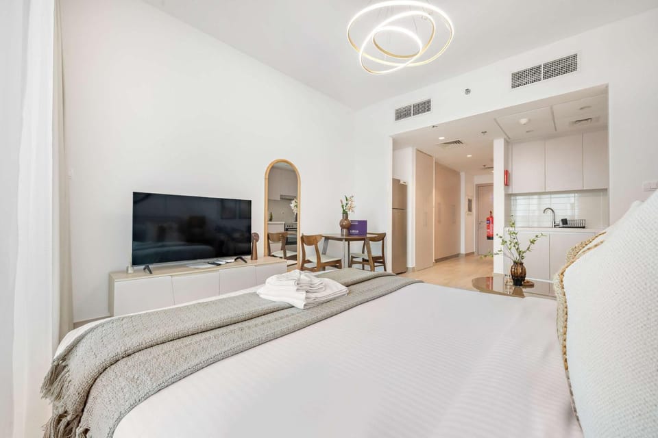 Silkhaus Vacation Homes Chic Studio Stay Near Ferrari World Apartment in Abu Dhabi