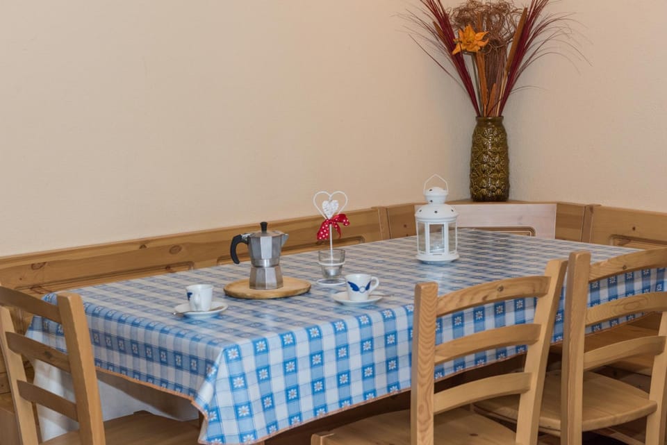 Coffee/tea facilities, Dining area