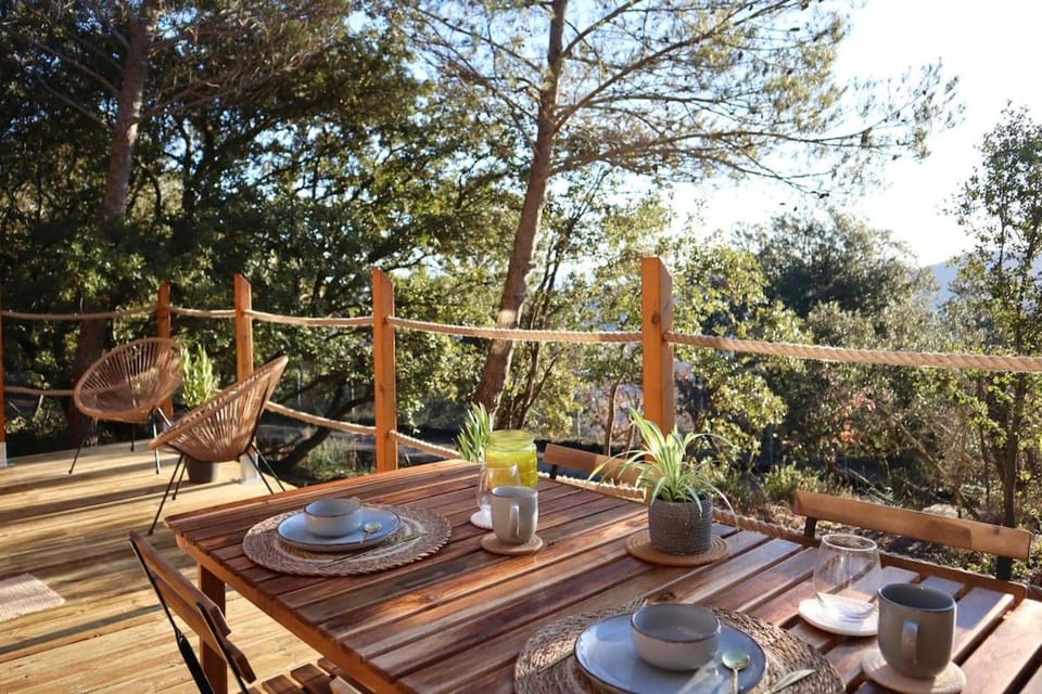 View (from property/room), Balcony/Terrace, Dining area