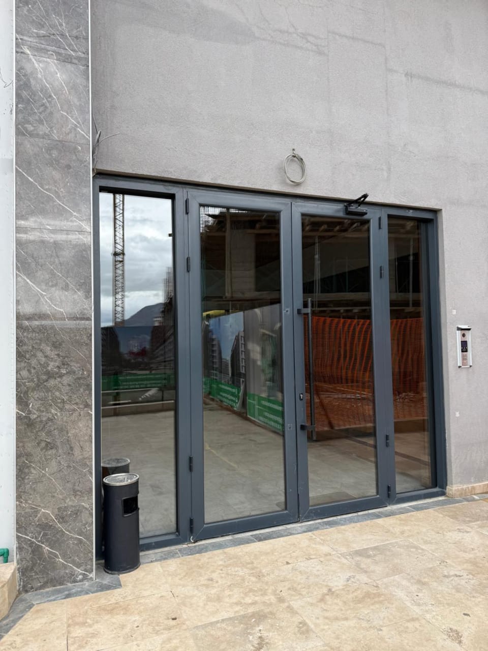 Facade/entrance