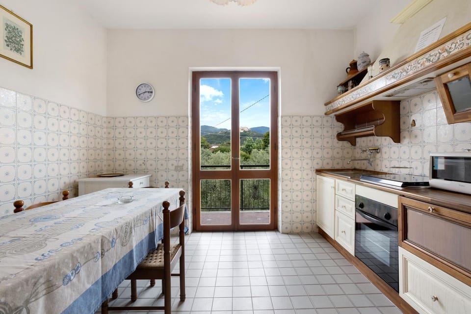 Property building, Kitchen or kitchenette, Living room