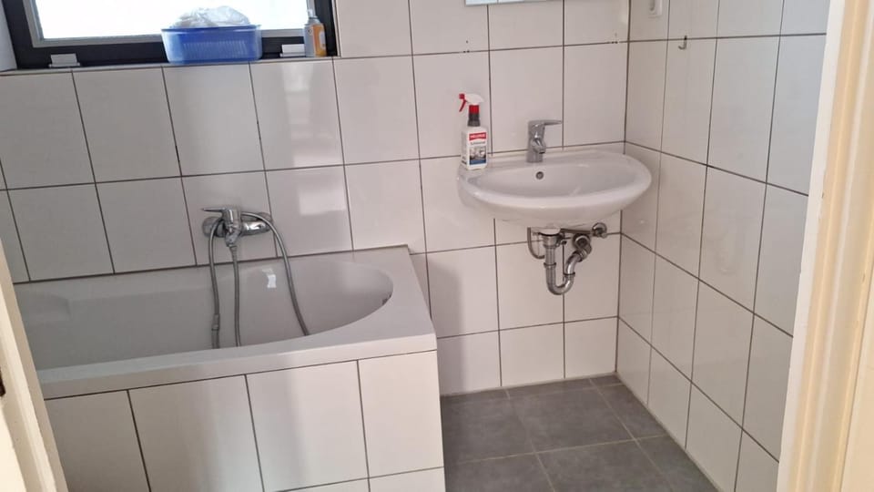 4 Betten Bad WC Ideal für Kurzaufenthalt Apartment in Wuppertal