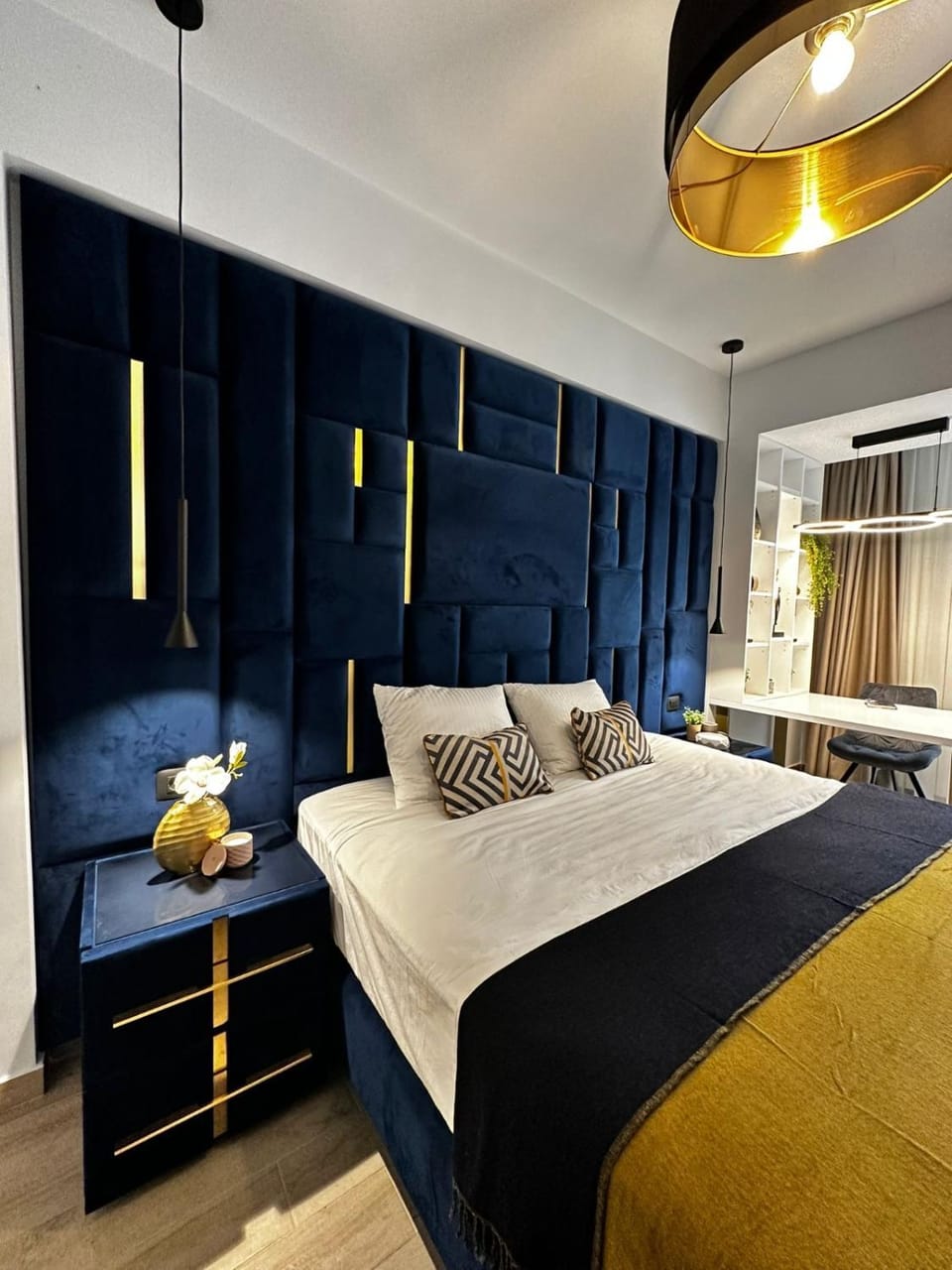 Bed, Seating area, Bedroom