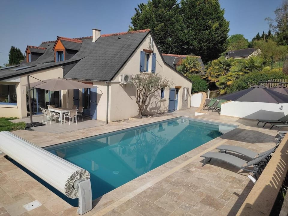 Grande maison familiale avec piscine chauffée Villa in Centre-Val de Loire