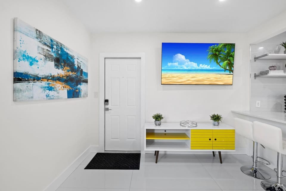 Walkable 1BR Apt near Las Olas - Fast WiFi & AC Apartment in Fort Lauderdale