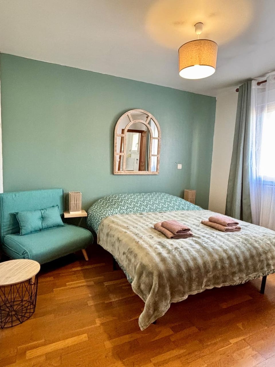 Bed, Photo of the whole room, Bedroom