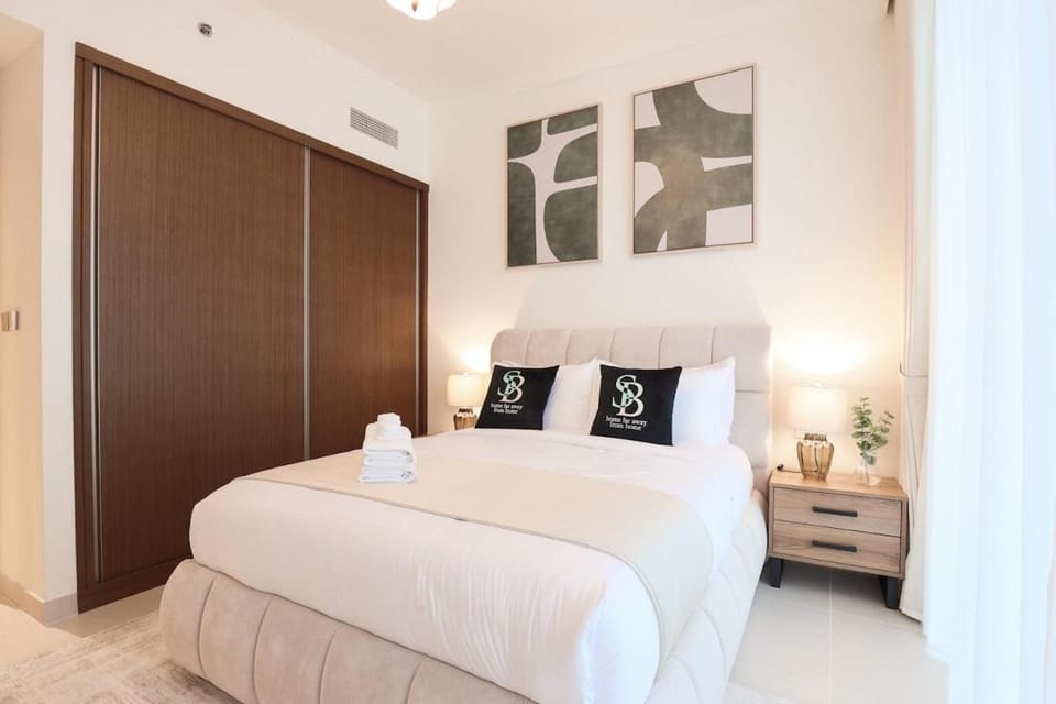 Lux 1BR Beachfront Living Palace Beach Residence Apartment in Dubai