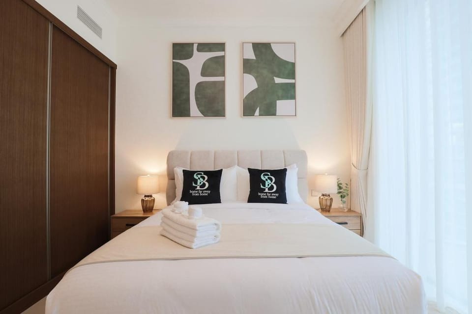 Lux 1BR Beachfront Living Palace Beach Residence Apartment in Dubai