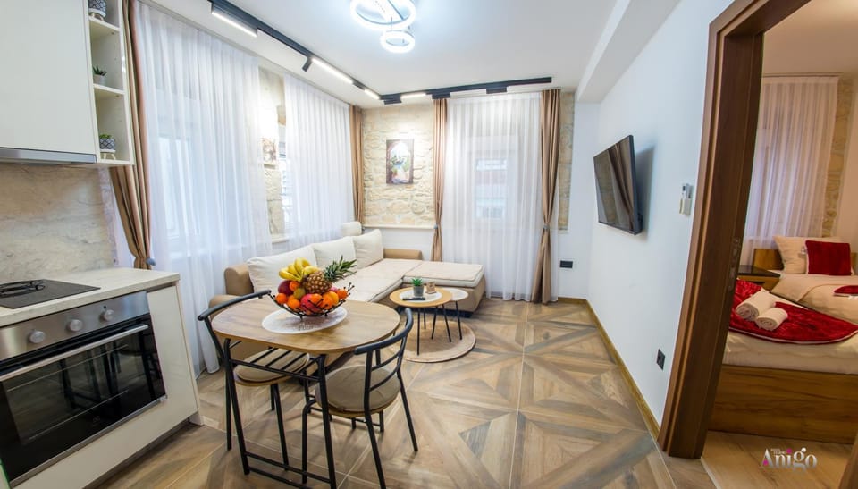 TV and multimedia, Kitchen or kitchenette, Living room, Seating area, Dining area