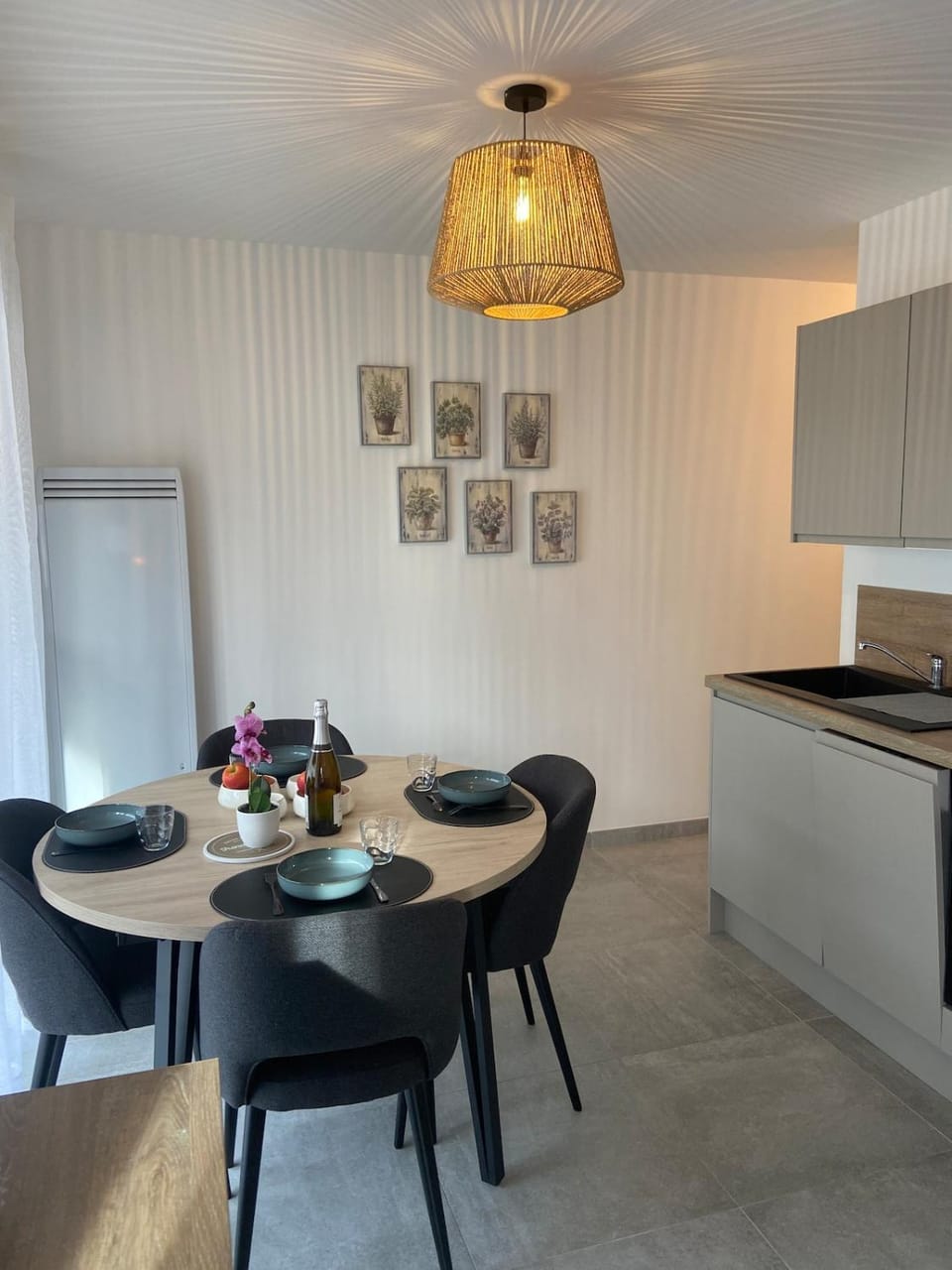 Kitchen or kitchenette, Dining area, Meals, stove, kitchen
