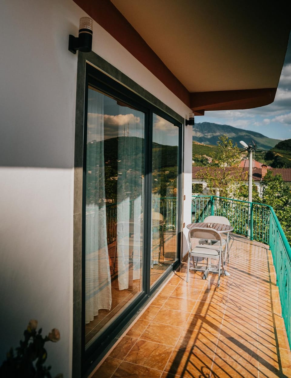 Patio, Day, Natural landscape, View (from property/room), Balcony/Terrace, Mountain view