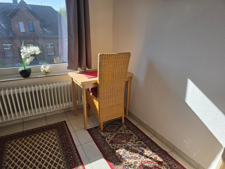 Ein ruhiges Zimmer mit gemeinsam genutzte Bad und Küchengeräte Vacation rental in Kleve