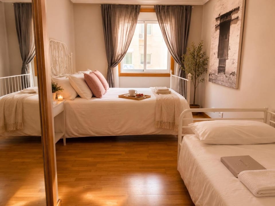 Bed, Photo of the whole room, Bedroom