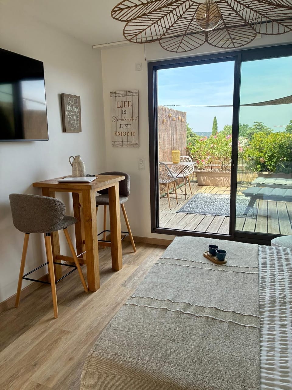 Patio, Natural landscape, TV and multimedia, Dining area