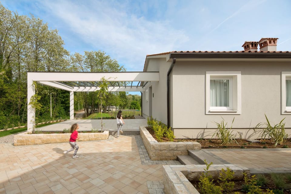 Property building, Facade/entrance, Off site