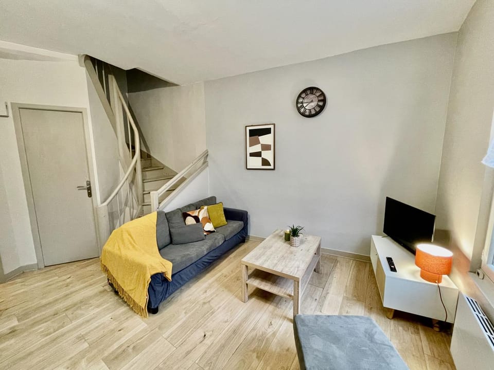 Communal lounge/ TV room, Living room, Seating area