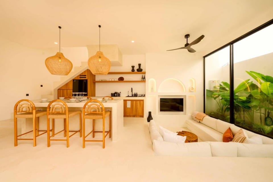 Living room, Dining area