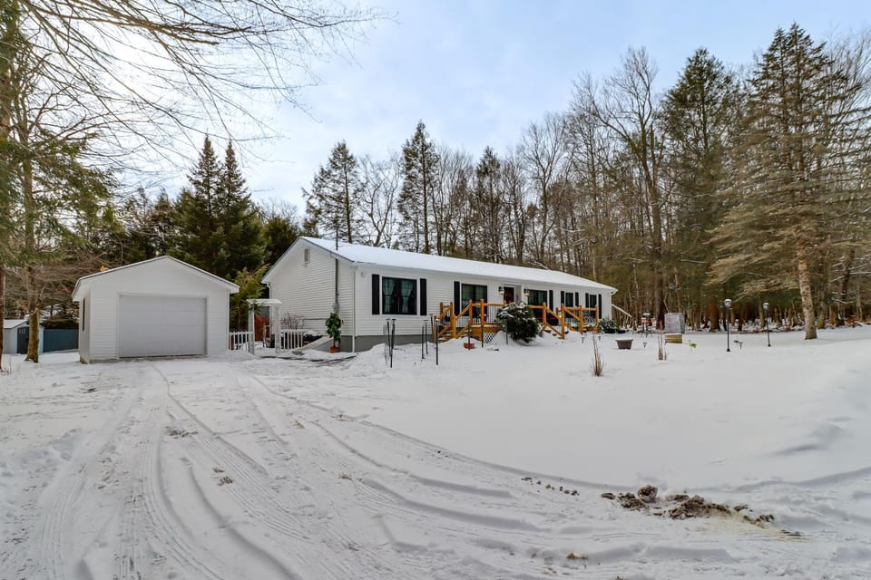 Family-Friendly Home 6 Mi to Big Boulder Mtn! House in Hickory Run State Park