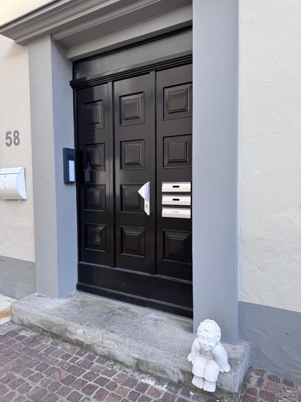 Facade/entrance