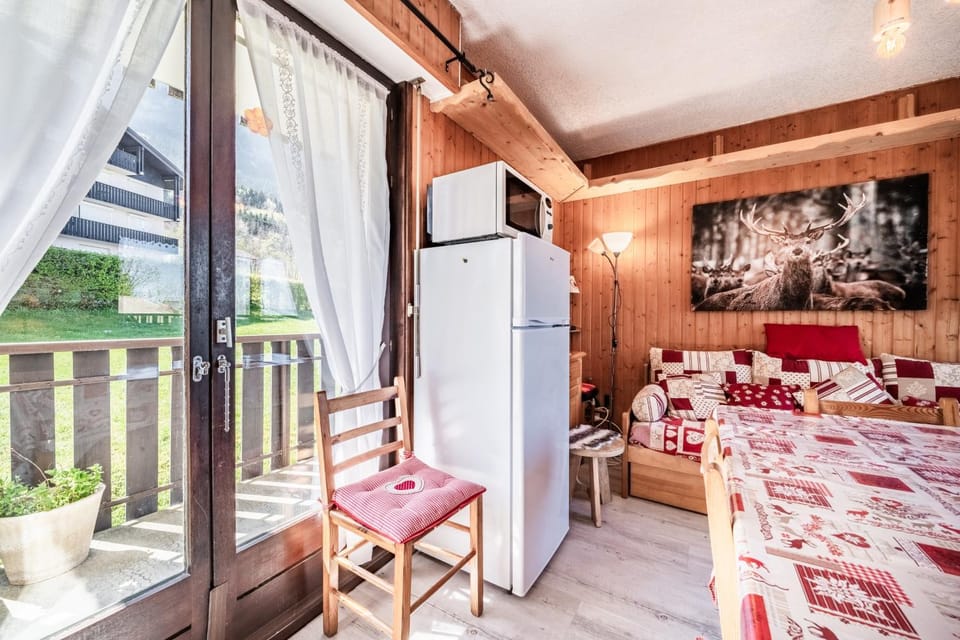 Property building, Living room, Bedroom