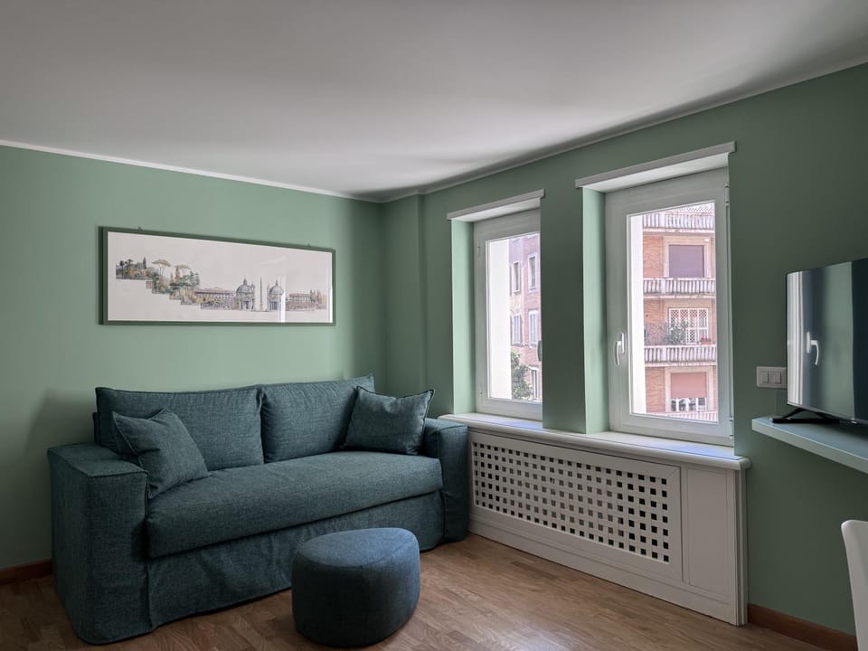 Communal lounge/ TV room