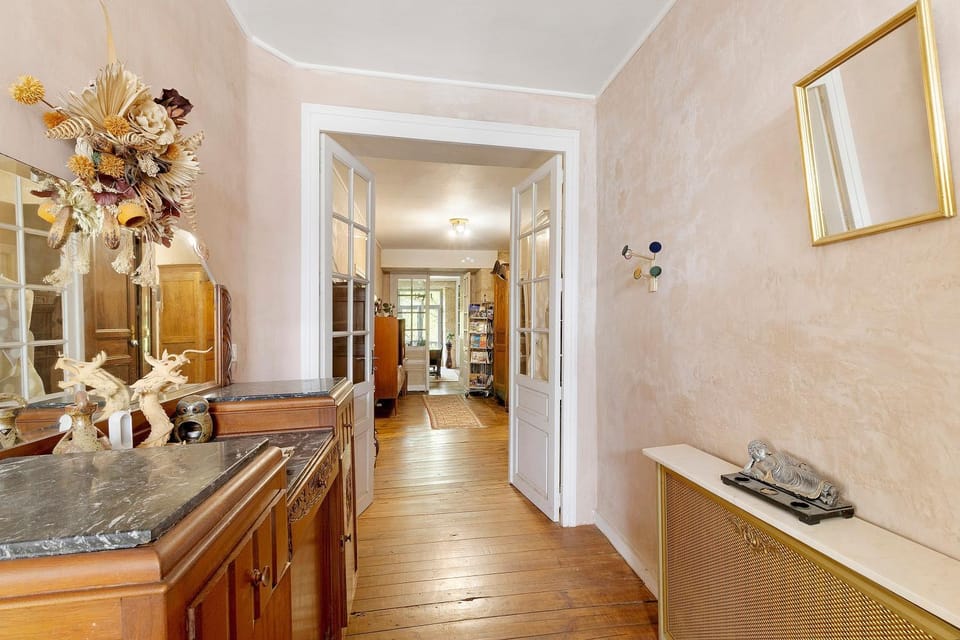 Property building, Living room