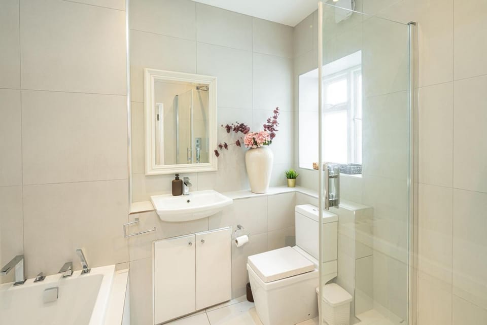 Shower, Toilet, Bath