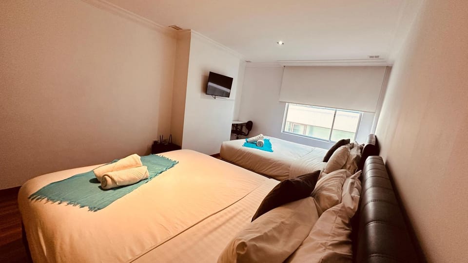 Bed, TV and multimedia, Bedroom, towels
