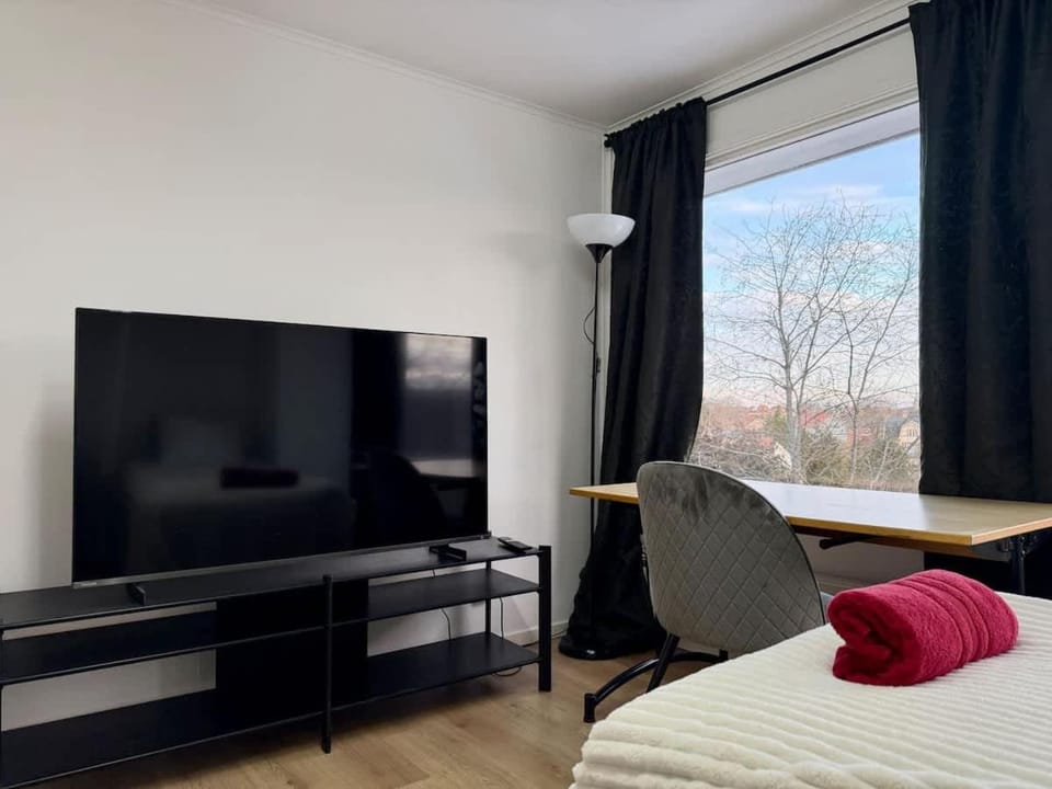Workers Villa - Free Parking - 3 Kitchens - Volvo House in Gothenburg