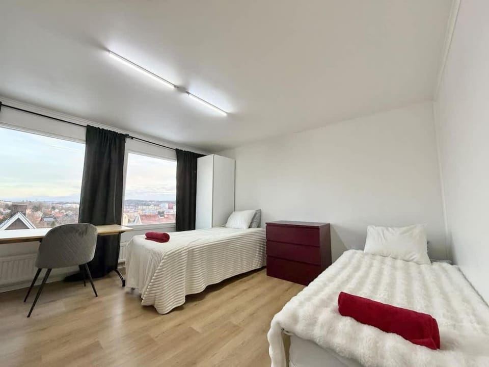 Workers Villa - Free Parking - 3 Kitchens - Volvo House in Gothenburg