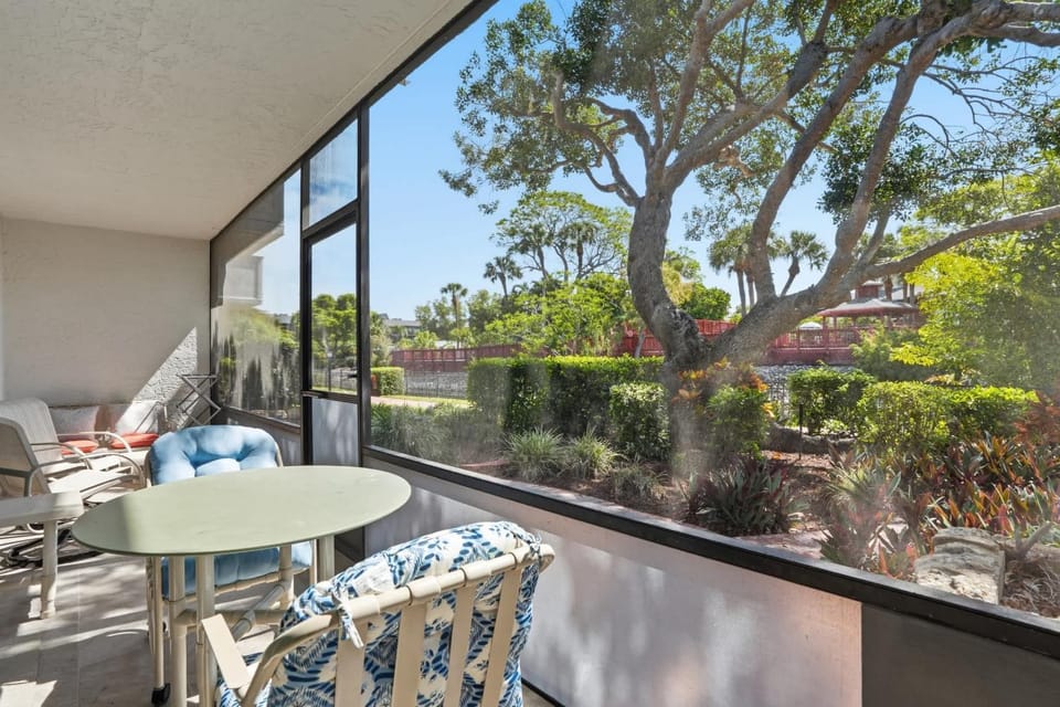 B-114 -Totally Remodeled With Walk Out Lanai House in Naples