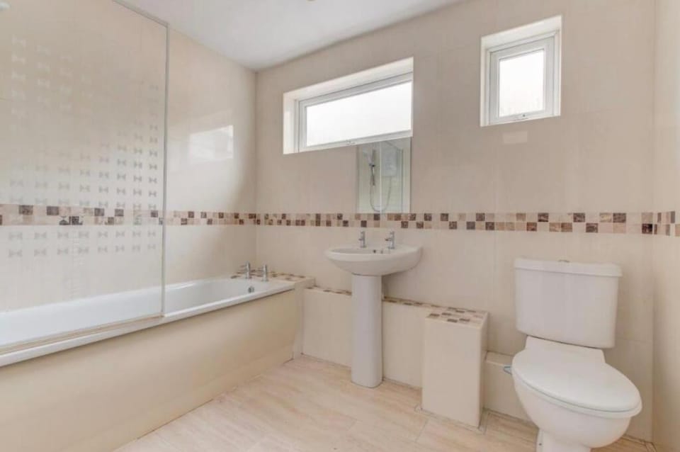 Cosy 3BR Home in Redditch - Sleeps 6 House in Wychavon District