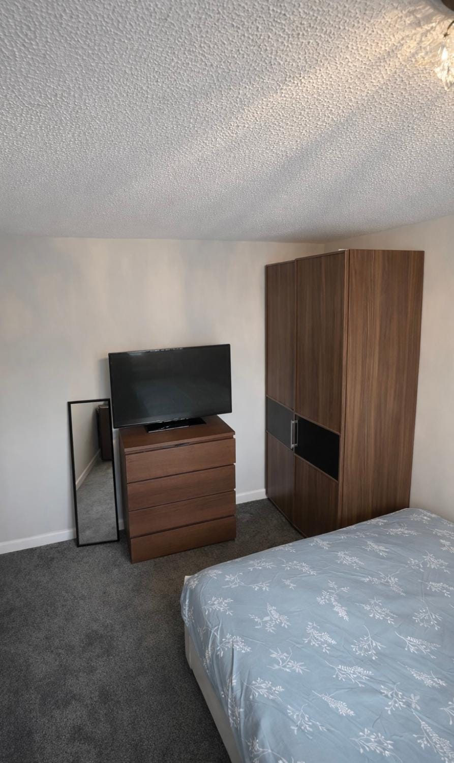 Bed, TV and multimedia, Bedroom, wardrobe