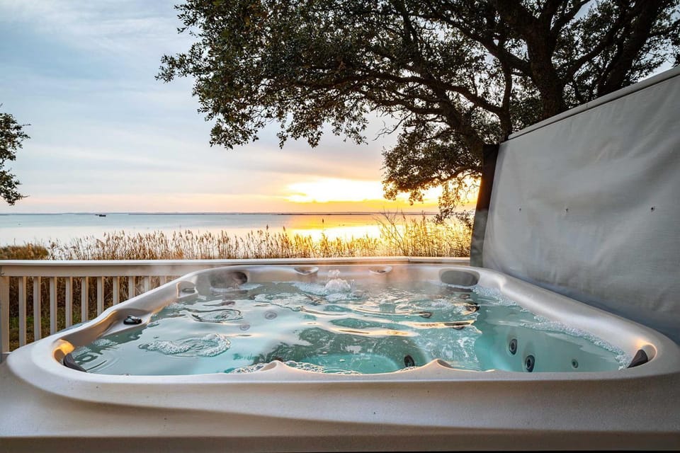 Soundfront Corolla Home with Hot Tub & Sunset Views House in Corolla