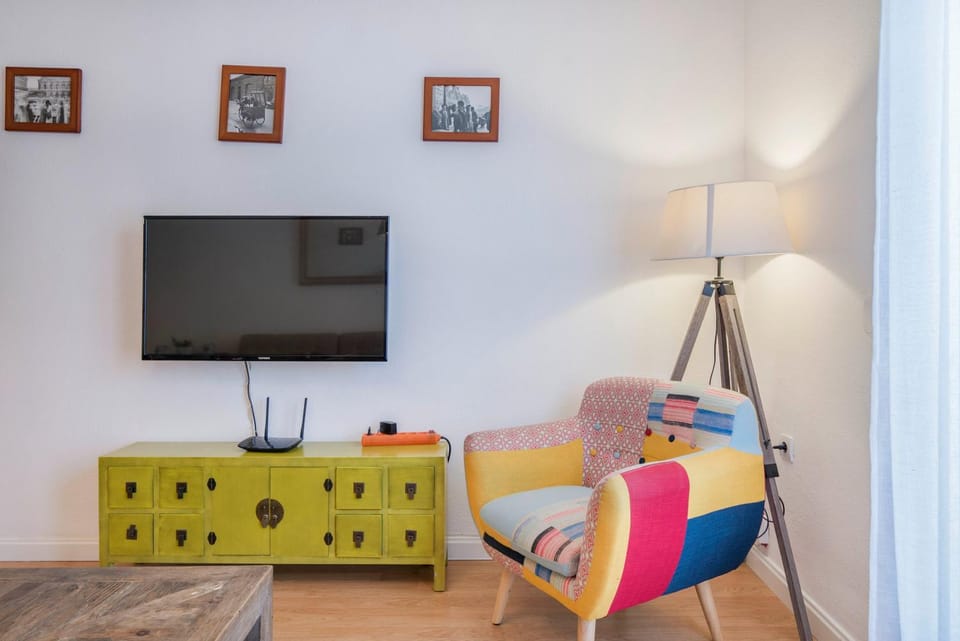 Communal lounge/ TV room, TV and multimedia, Living room, Seating area, Evening entertainment